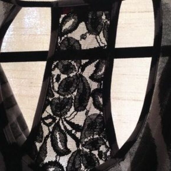 Racerback with lace detail top - Picture 5 of 9